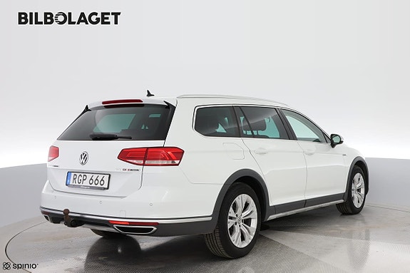 Volkswagen Passat Alltrack 4 of 5
