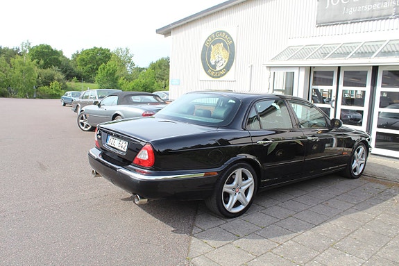 Jaguar XJR 2 of 5