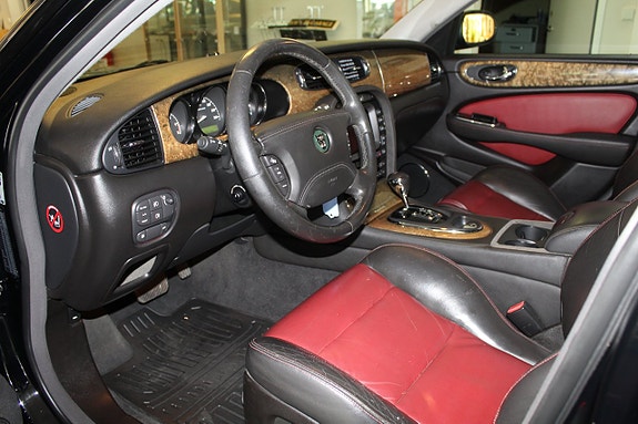 Jaguar XJR 5 of 5