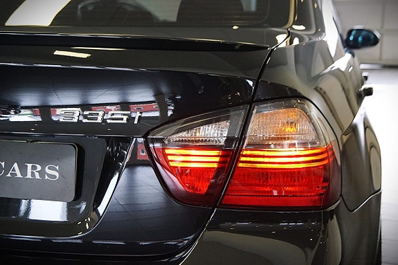 BMW 335i 3 of 5