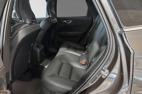 Volvo XC60 8 of 26