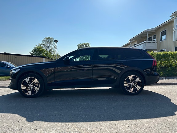 Volvo V60 Cross Country 3 of 5