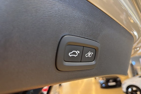 Volvo EX40 16 of 22