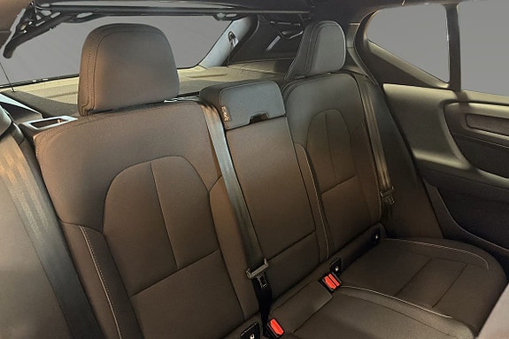 Volvo EX40 11 of 22