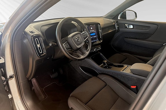 Volvo EX40 7 of 22