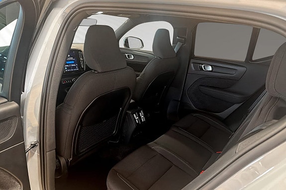Volvo EX40 8 of 22