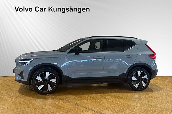 Volvo EX40 3 of 5