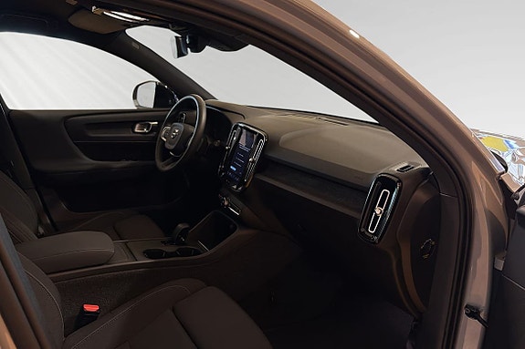 Volvo EX40 10 of 22