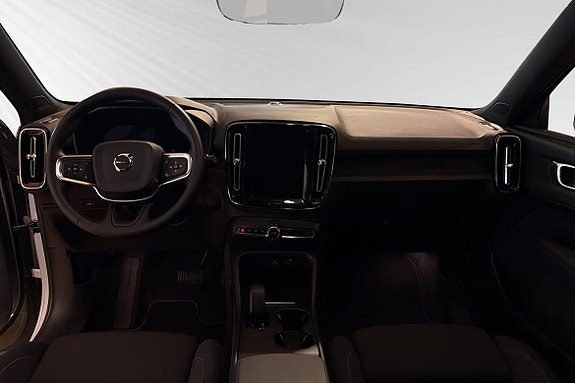 Volvo EX40 9 of 22