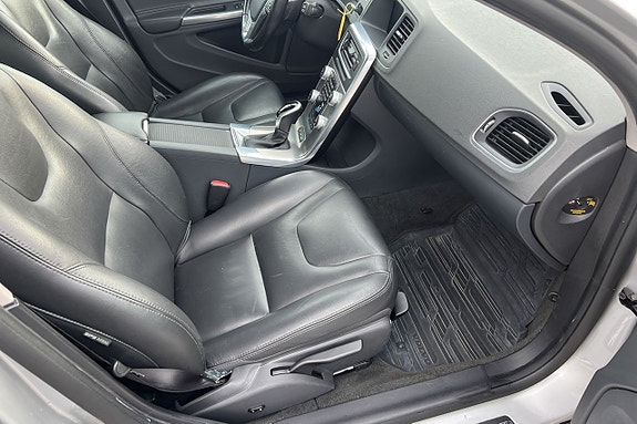 Volvo V60 25 of 30
