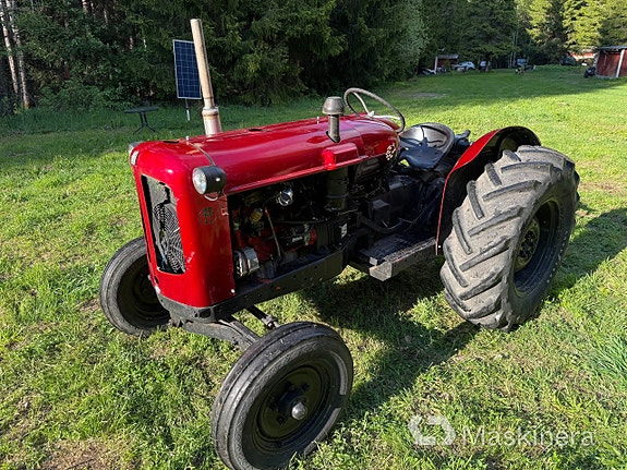 Traktor Nuffield 3DL med Volvo B21 motor