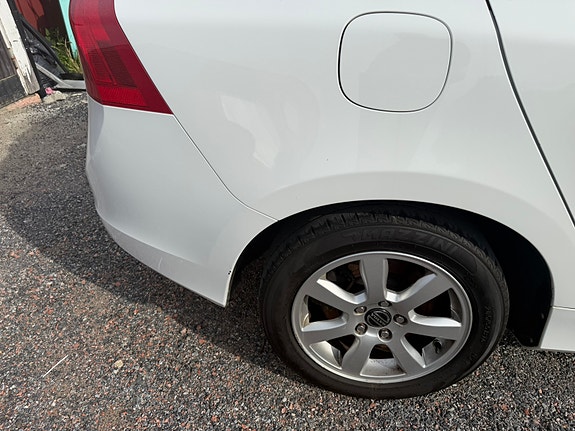 Volvo V60 4 of 5