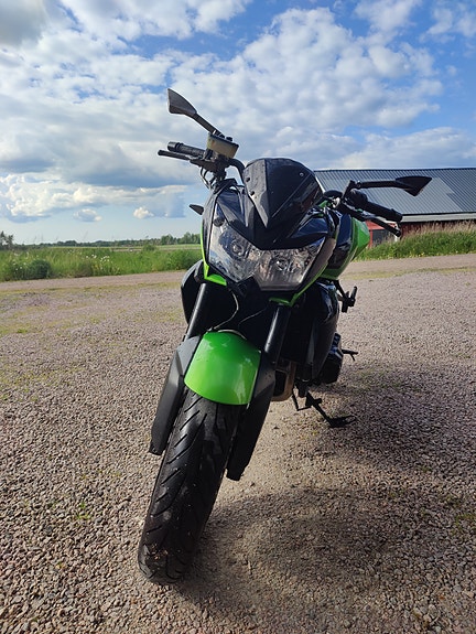 Kawasaki Z750R 5 of 8