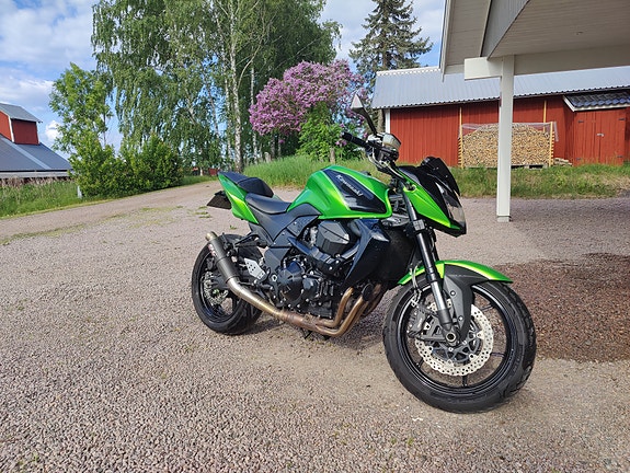 Kawasaki Z750R 2 of 8