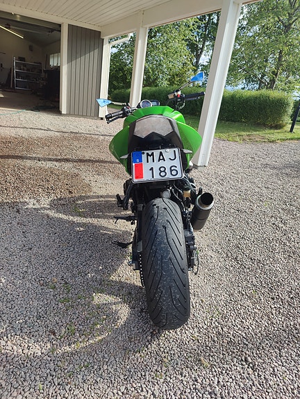 Kawasaki Z750R 7 of 8