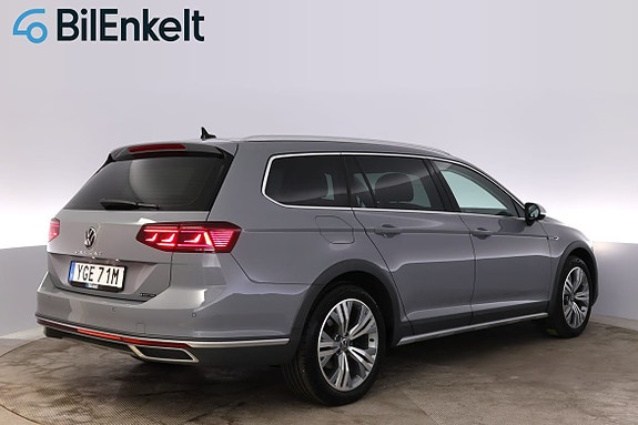 Volkswagen Passat Alltrack 3 of 5