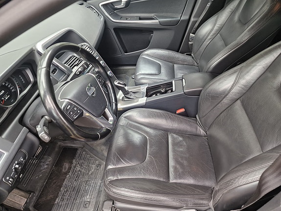 Volvo XC60 3 of 5