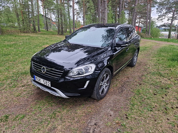 Volvo XC60 2 of 5