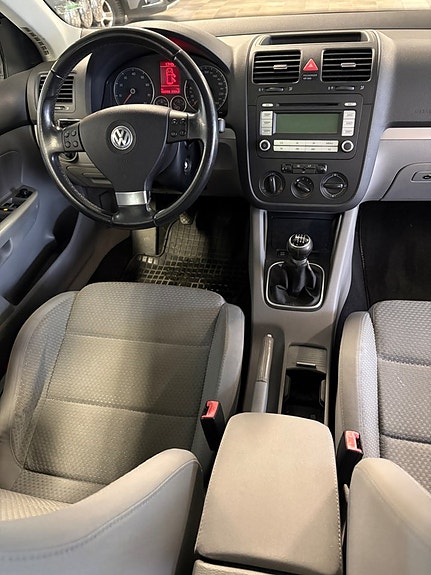 Volkswagen Golf V 9 of 11