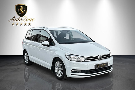 Volkswagen Touran 2 of 5