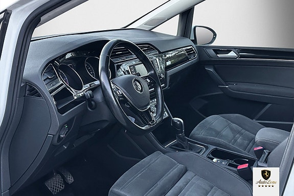 Volkswagen Touran 7 of 14