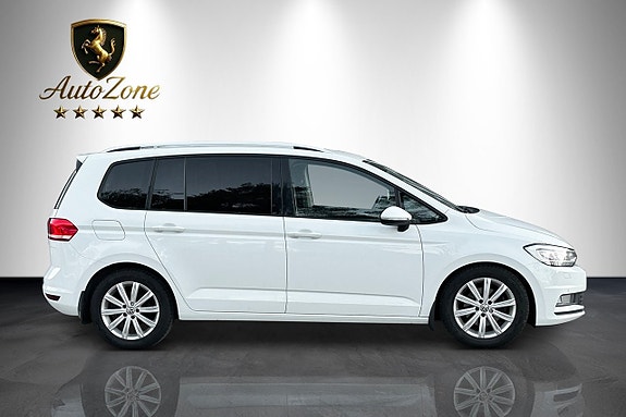 Volkswagen Touran 4 of 5