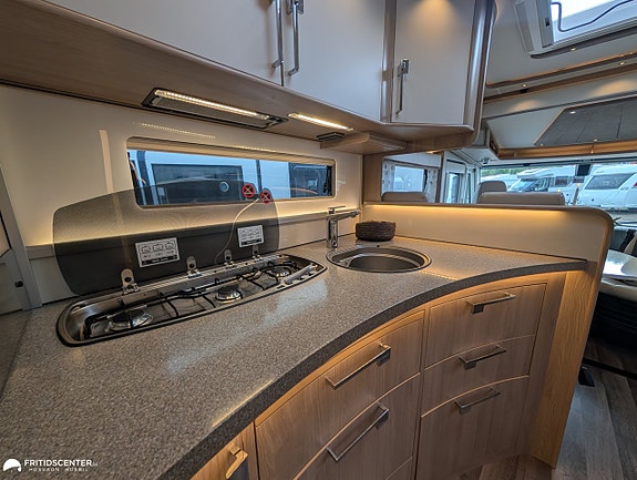 Kabe Imperial TM I 910 QB *Generösa ytor / Fullutrustad / Premium bil 10 of 21