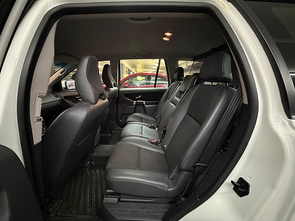 Volvo XC90 10 of 22
