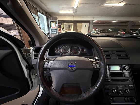 Volvo XC90 16 of 22