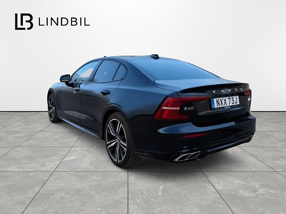 Volvo S60 4 of 5