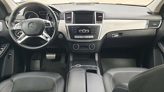 Mercedes-Benz ML350 13 of 28