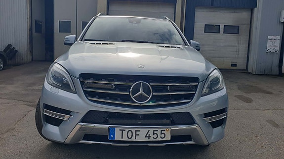 Mercedes-Benz ML350 9 of 28