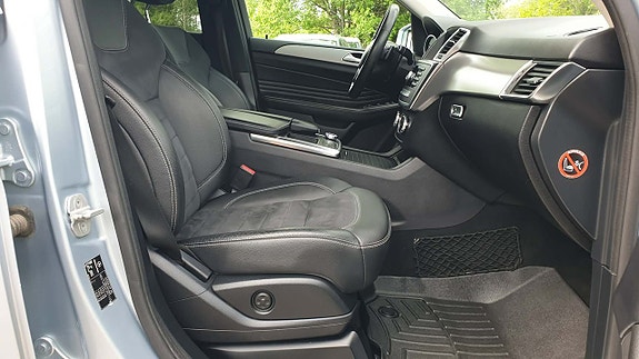 Mercedes-Benz ML350 17 of 28