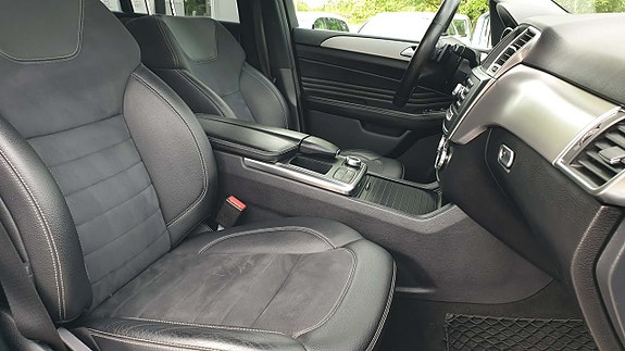 Mercedes-Benz ML350 18 of 28