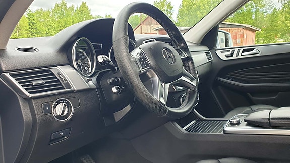Mercedes-Benz ML350 14 of 28
