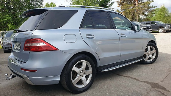 Mercedes-Benz ML350 7 of 28