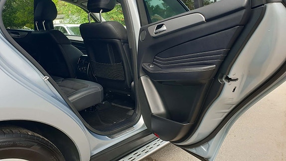 Mercedes-Benz ML350 19 of 28