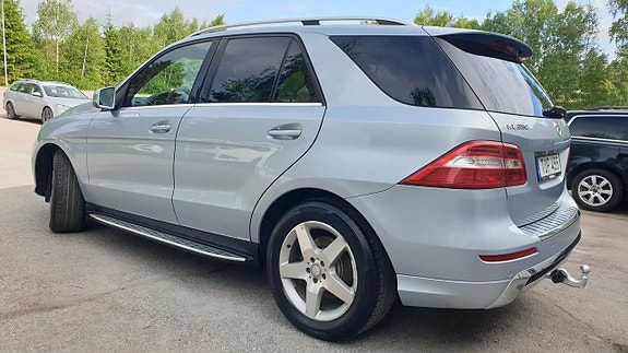 Mercedes-Benz ML350 5 of 5