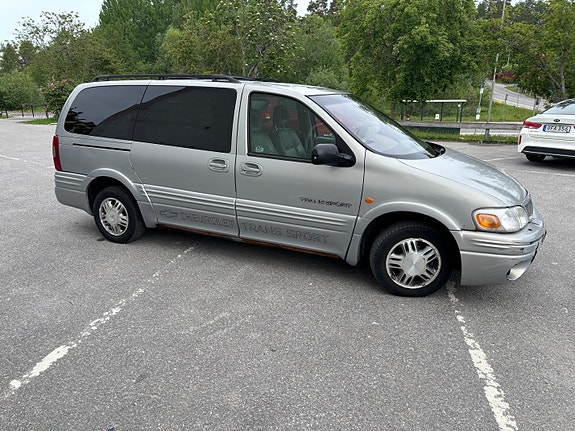 Chevrolet Trans Sport 4 of 5