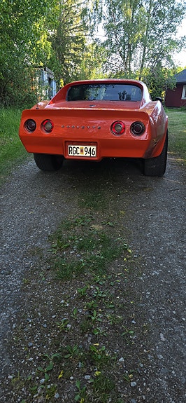 Chevrolet Corvette 2 of 5