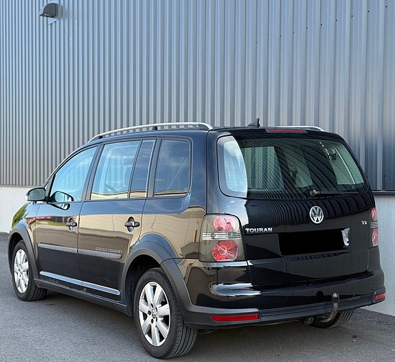Volkswagen Touran Cross 8 of 14