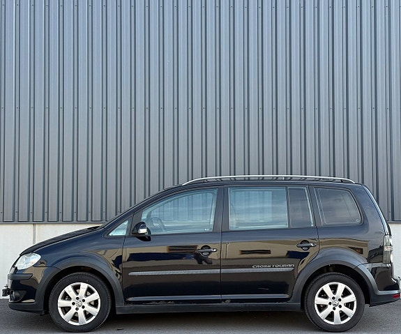 Volkswagen Touran Cross 6 of 14
