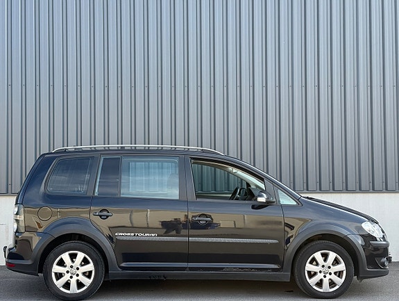 Volkswagen Touran Cross 7 of 14