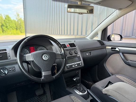 Volkswagen Touran Cross 10 of 14
