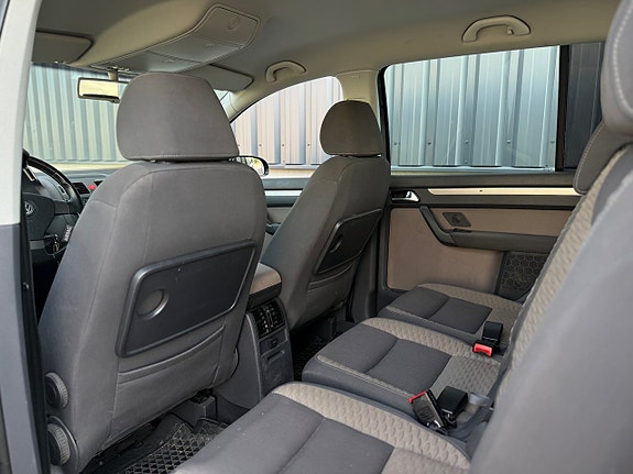 Volkswagen Touran Cross 12 of 14