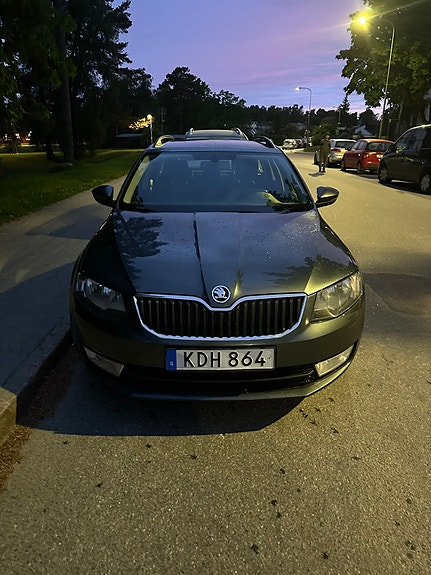 Skoda Octavia 2 of 5