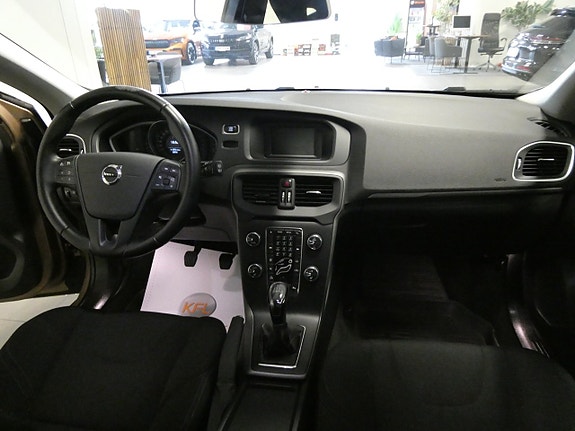 Volvo V40 15 of 19