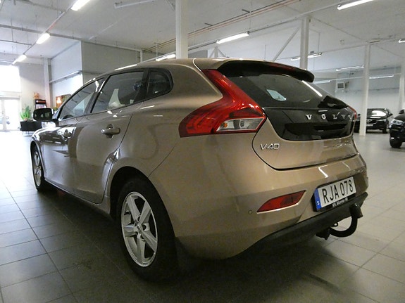 Volvo V40 11 of 19