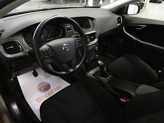 Volvo V40 14 of 19