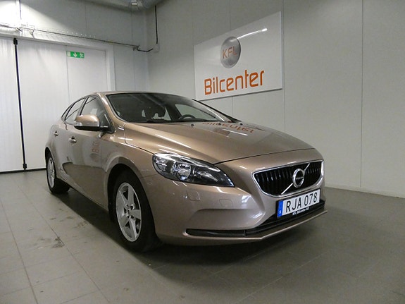 Volvo V40 4 of 5